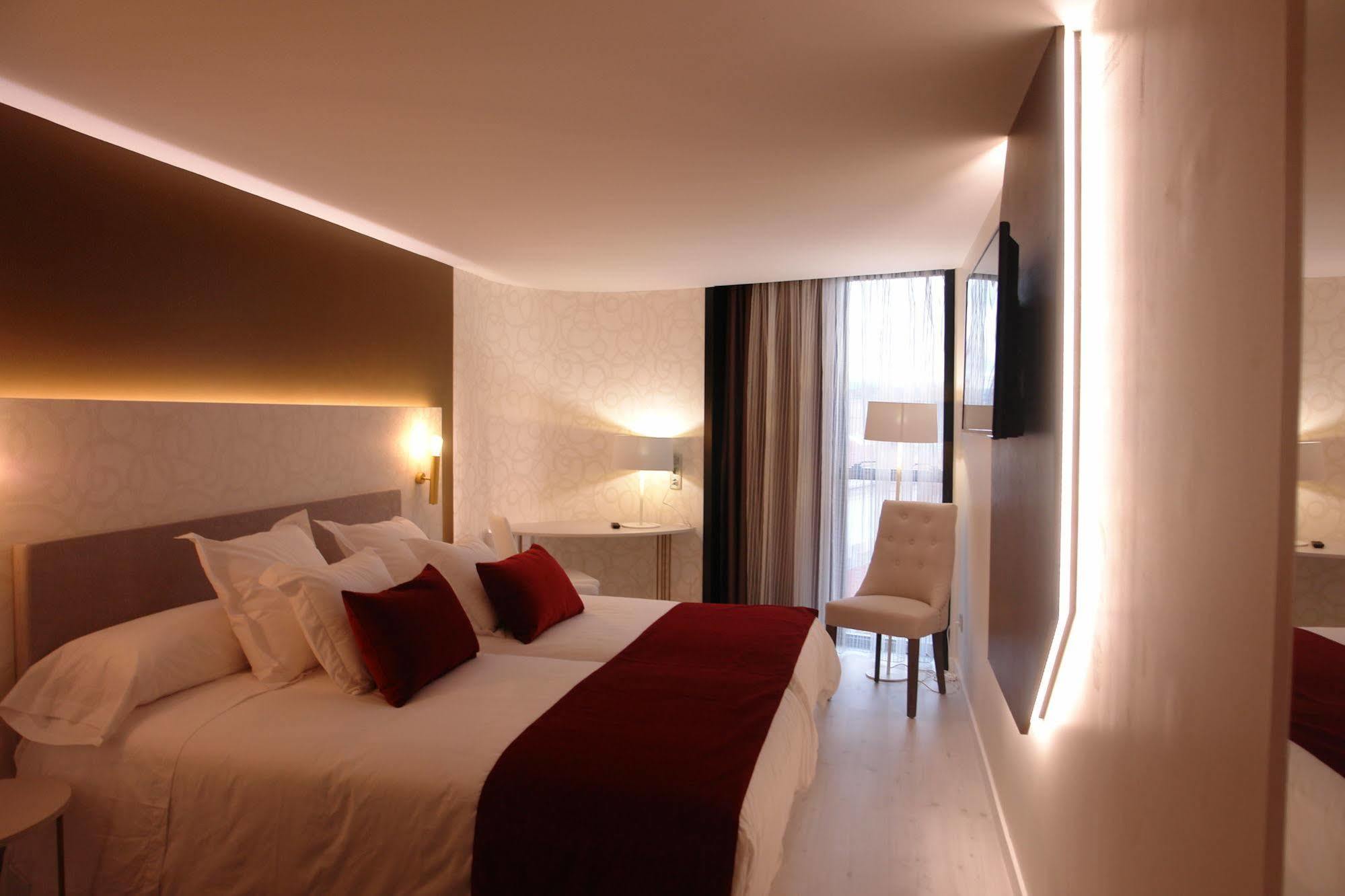 Hotel Cardenal Монфорте-де-Лемос Экстерьер фото